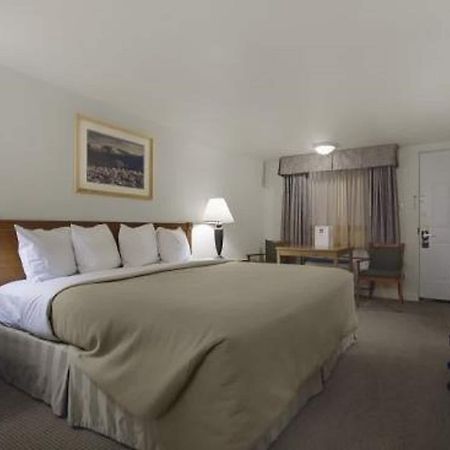 Magnuson Hotel Park Vue Ely Exterior foto