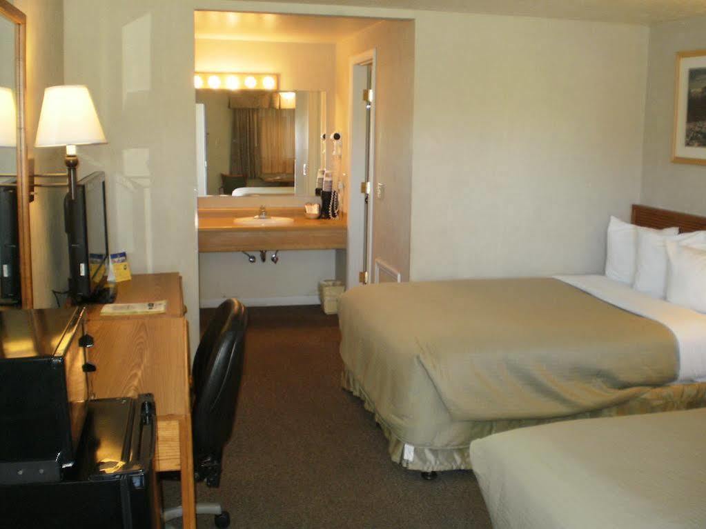 Magnuson Hotel Park Vue Ely Exterior foto
